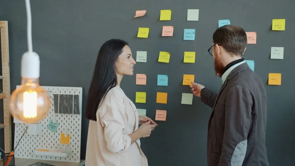 AI generalis seperti ChatGPT atau Gemini bisa menjadi titik awal yang baik untuk berbagai jenis ide.