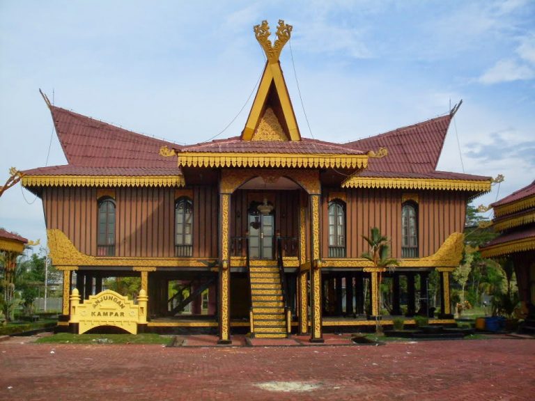 gambar rumah adat sulawesi utara