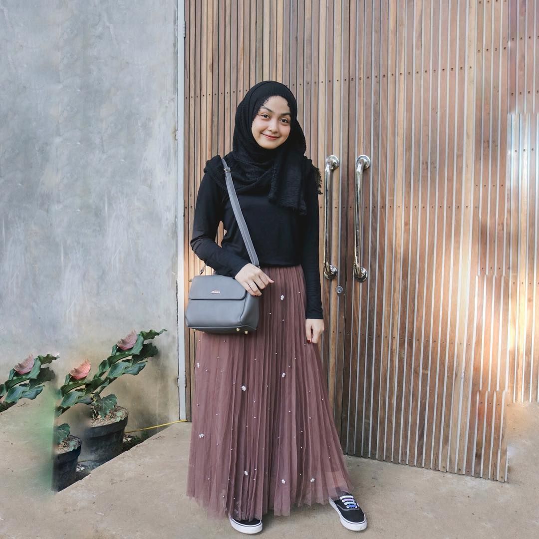 ootd rok plisket dan cardigan