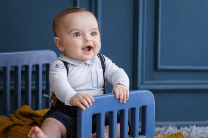 mimpi menjaga anak kecil laki-laki terbaru