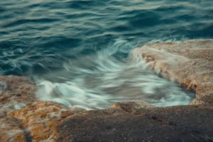 Kenapa air laut asin? Ini penyebabnya