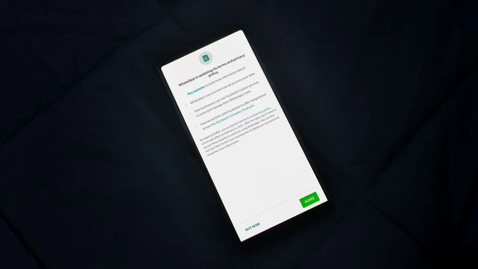 Berbagai logo browser populer di layar, menandakan pilihan yang tersedia.