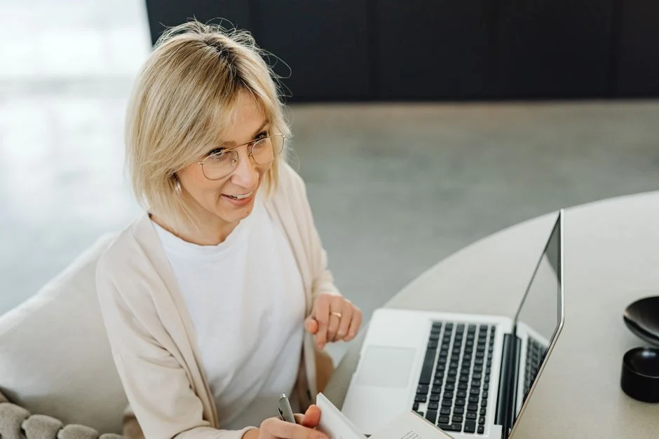Membangun personal branding di LinkedIn adalah investasi karier jangka panjang.