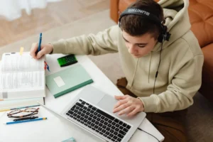 Bootcamp vs Kursus Online vs Belajar Mandiri: Mana Metode Terbaik untukmu?